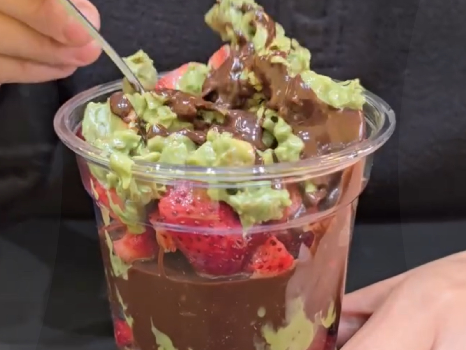 Frutillas con Chocolate y Churrascos Italianos